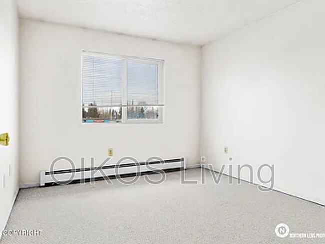 Building Photo - 528 State St