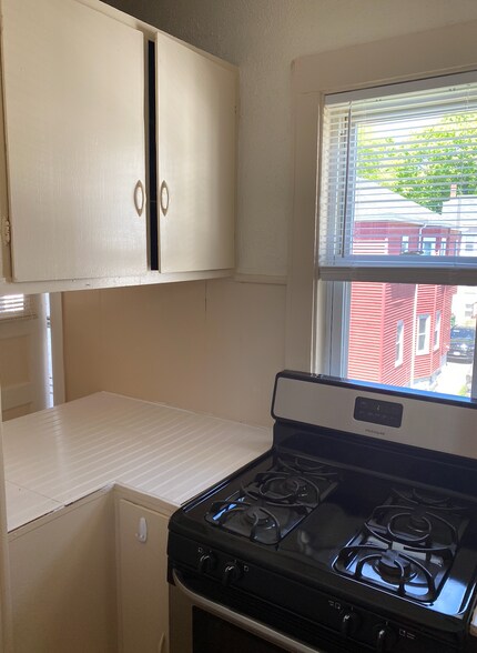 Building Photo - 93 Capen St