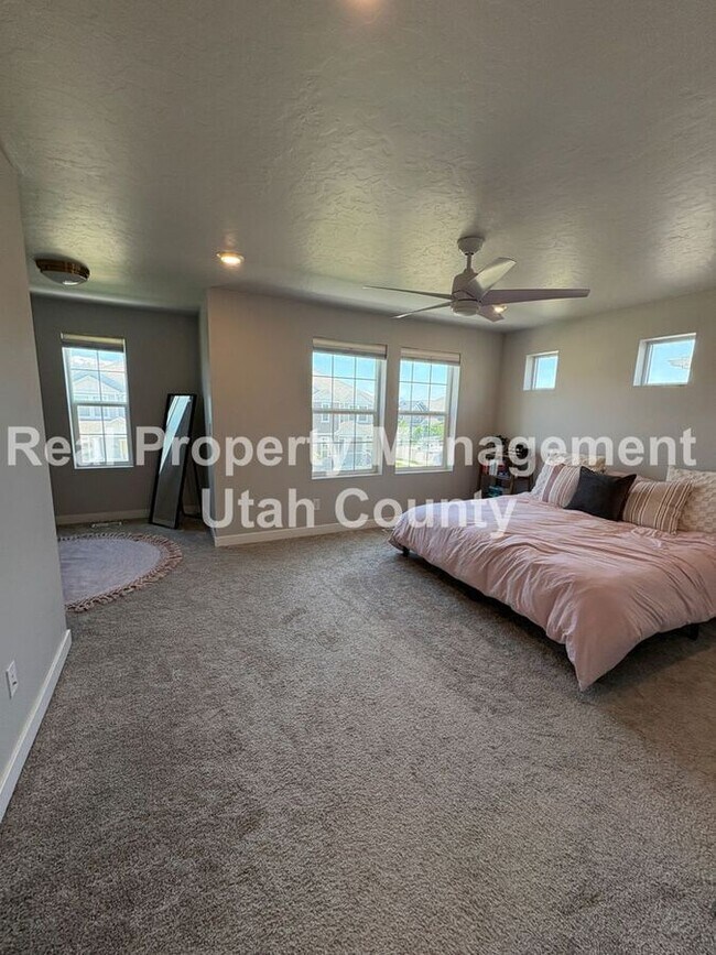 Building Photo - 264 S Hidden Lagoon Pl