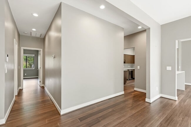 Building Photo - Beautifully Remolded 3 Bedroom + 2 Full Bath Home!