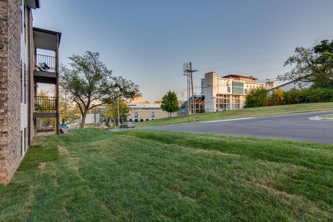 Building Photo - Jayhawk Apartments