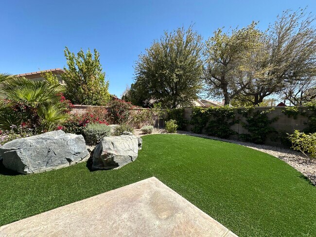 Building Photo - 78284 Rainbow Dr