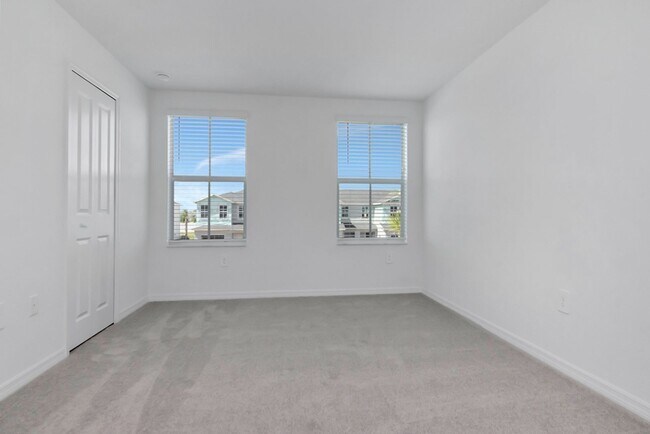 Building Photo - Brand-New 3BR/2.5BA Townhome in Lakewood Ranch — Internet, Trash, & Lawn Care Included