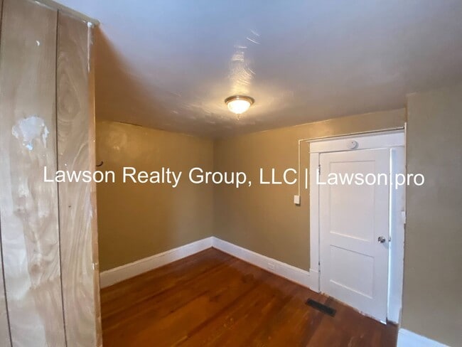Building Photo - Updated Three Bedroom with Flat Yard
