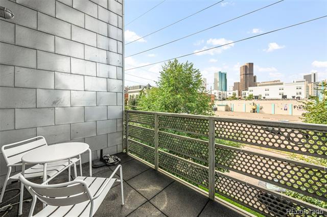 Building Photo - 2400 Champa St