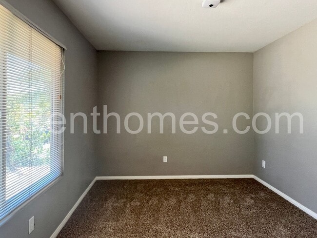 Building Photo - 1426 Kingston Dr
