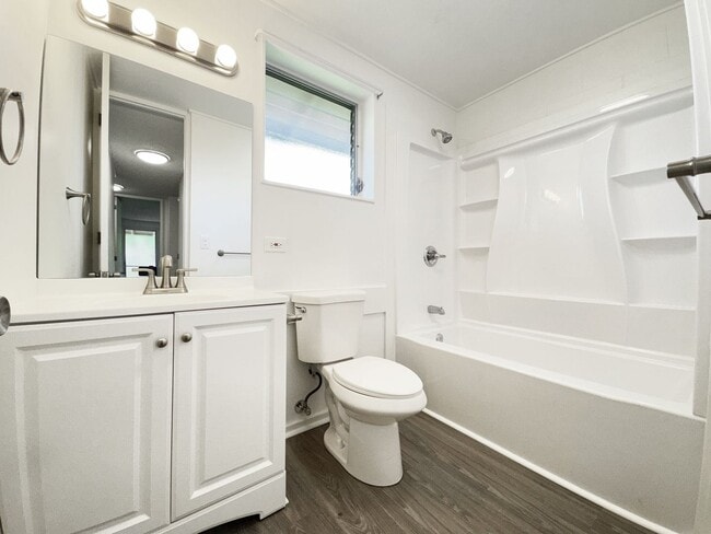 Building Photo - Recently Refreshed Makakilo Condo