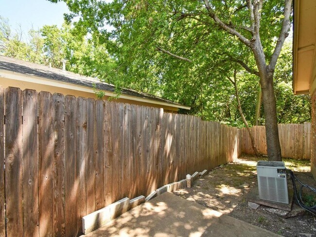 Building Photo - 9003 Little Walnut Pkwy