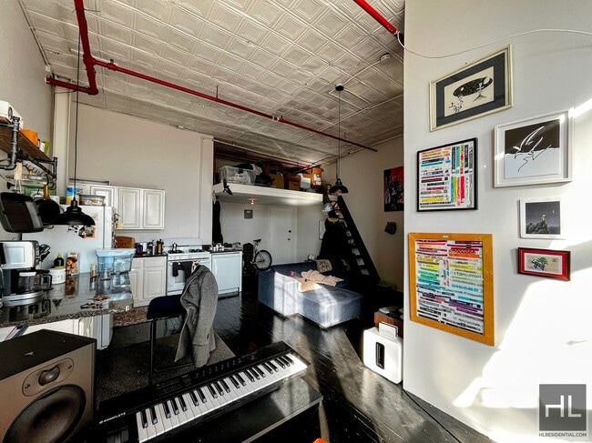 Building Photo - 248 McKibbin St