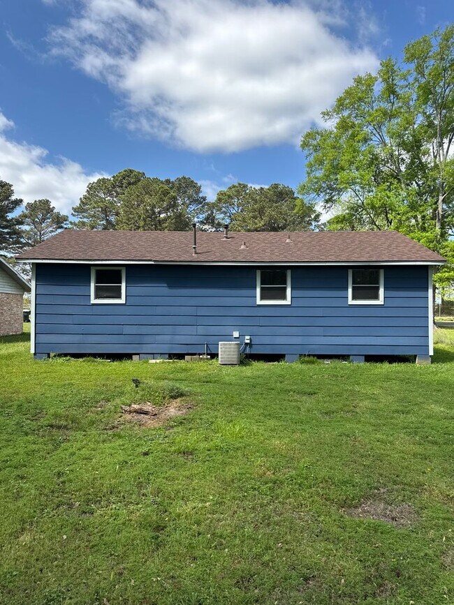 Building Photo - Near Cargill Park!