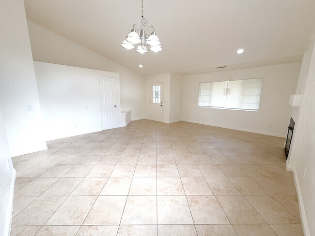 Building Photo - 13654 Opal Cir