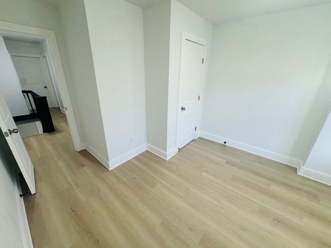 Building Photo - Refreshed 3bd/1bath House! Section 8 ONLY!