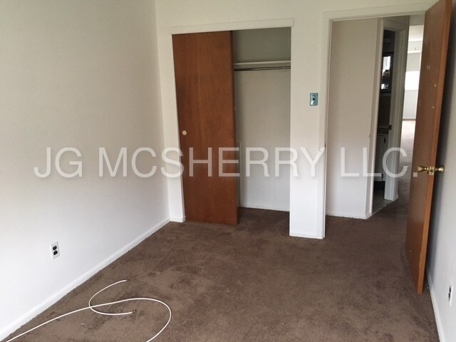 Building Photo - Two Bedroom Duplex in Bustleton
