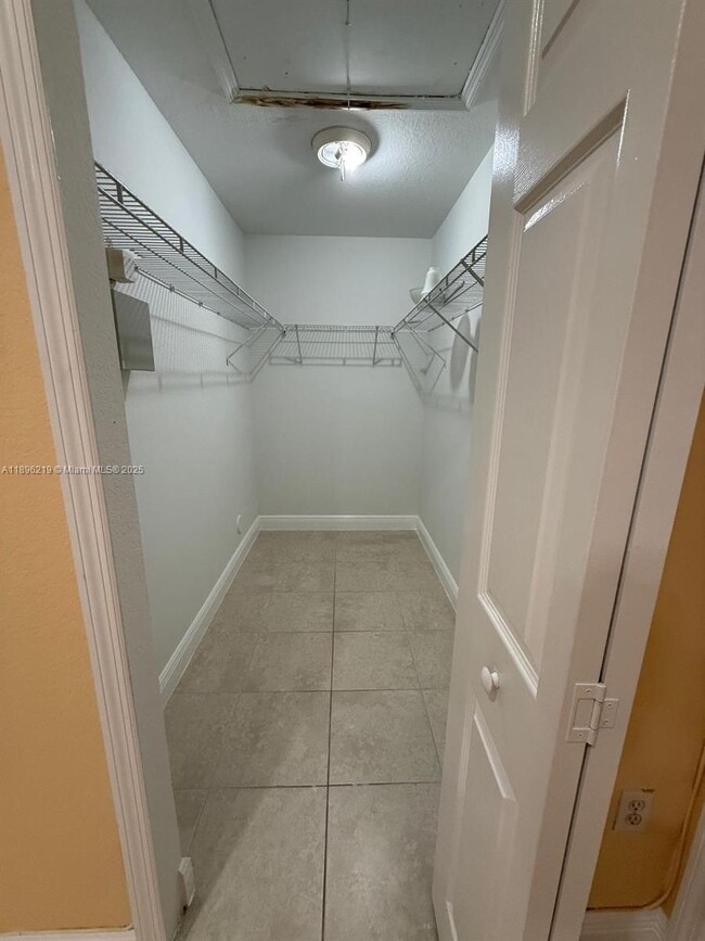Building Photo - 8899 SW 220th Ln
