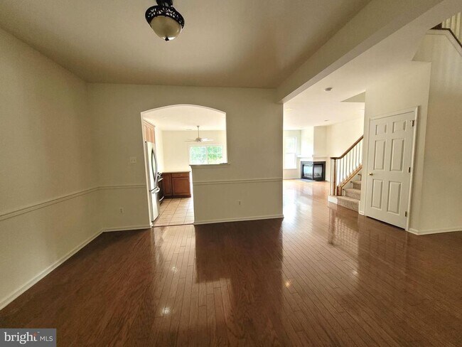 Building Photo - 35 Tudor Ct