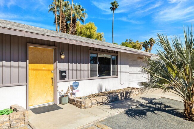 Building Photo - 77530 California Dr