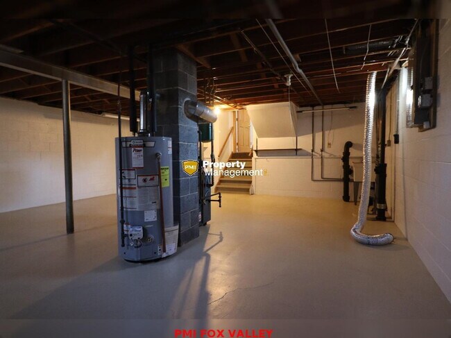 Building Photo - Beautiful Home Appleton