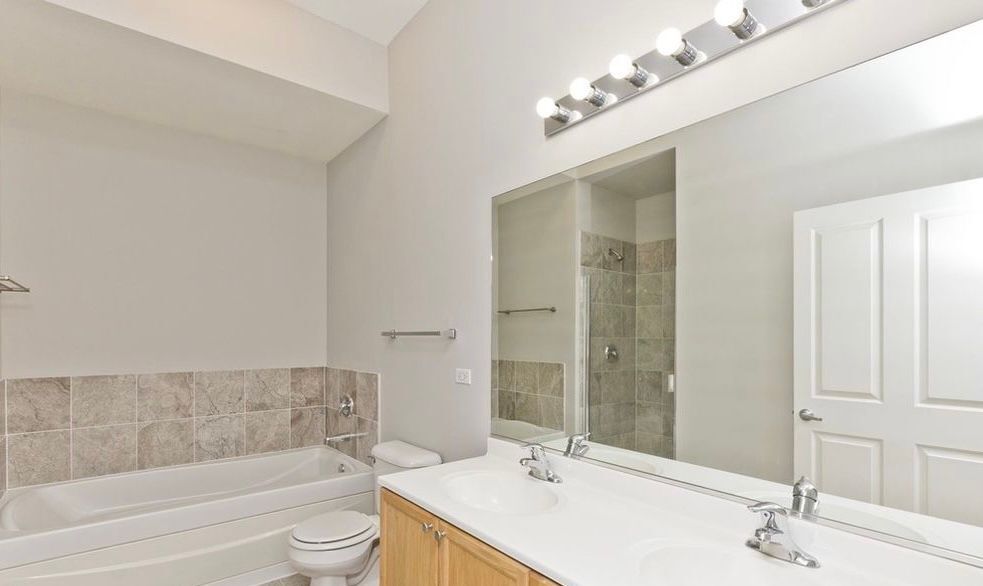 Building Photo - 1464 S Michigan Ave