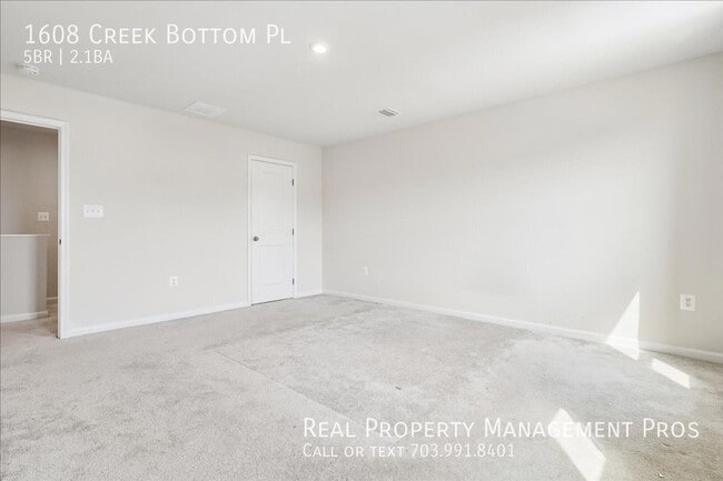 Building Photo - 1608 Creek Bottom Pl
