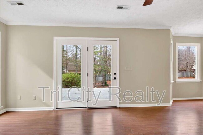 Building Photo - 404 Topaz Trail