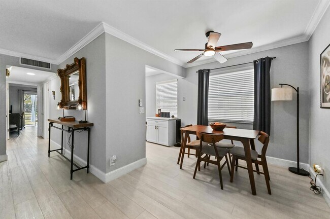 Building Photo - 279 Normandy Ln