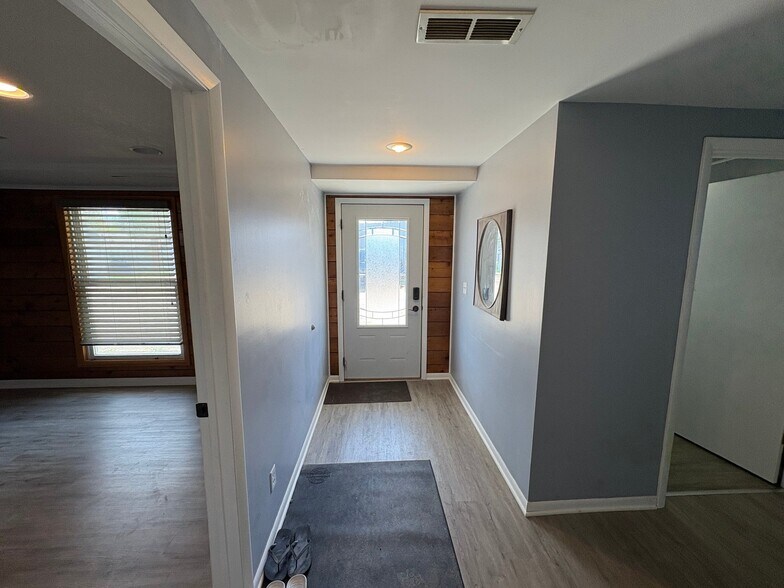 Building Photo - 661 Reynoldswood Rd