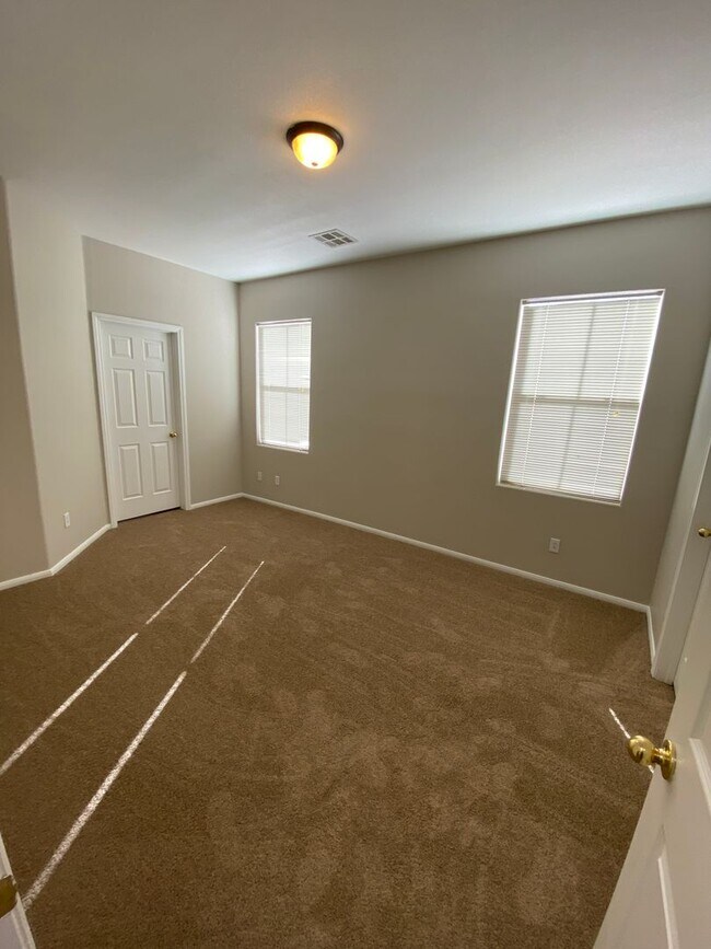 Building Photo - AMERICANA Property Mgmt - Freshly remodele...