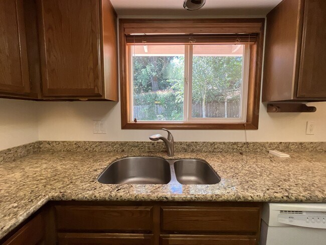 Building Photo - Charming Single-Level Home with Multiple Living Areas and Spacious Backyard Retreat