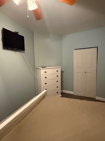 Building Photo - 9900 S Thomas Dr