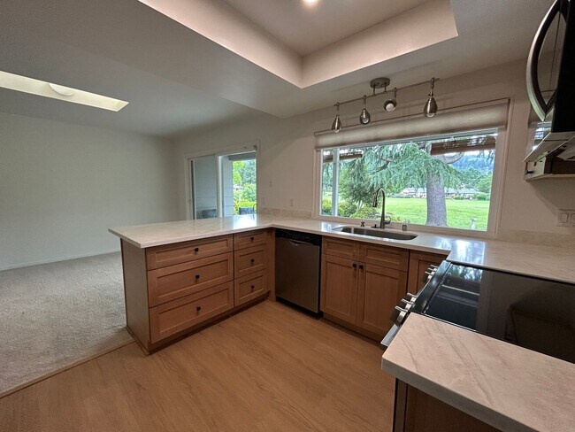 Building Photo - 7588 Oak Leaf Dr