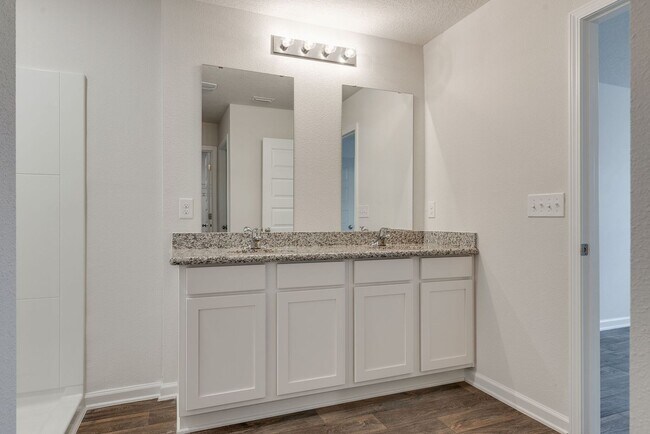 Building Photo - Spacious 4-Bedroom Home - Cambria