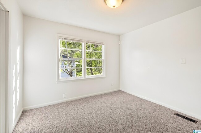 Building Photo - 932 5 Mile Rd