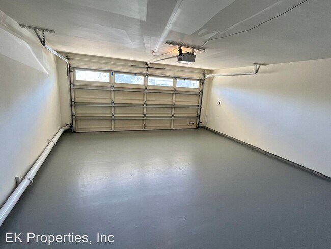 Building Photo - 2 br, 2.5 bath House - 140 Coop St