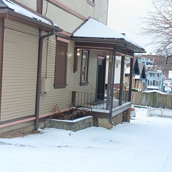 Building Photo - 325 McGregor Ave