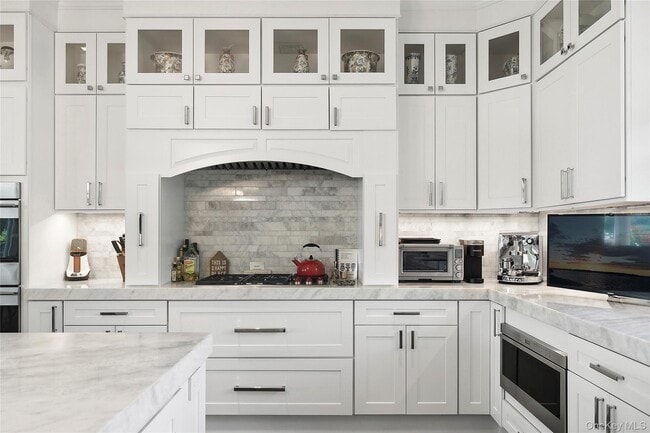 Building Photo - 61A S Bay Ave