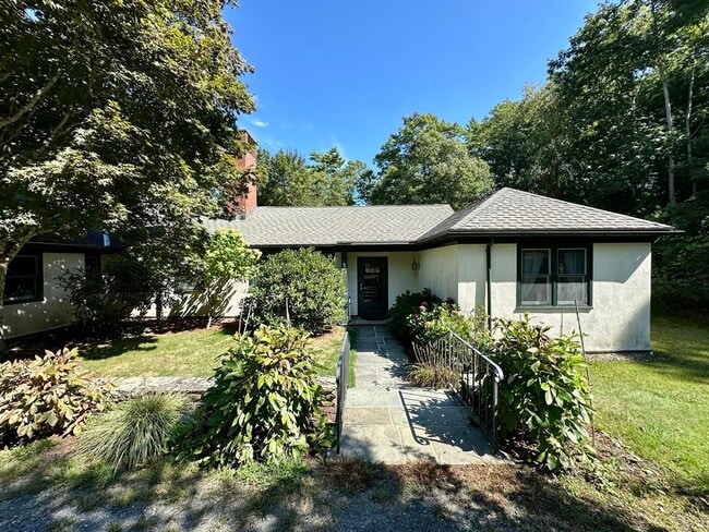 Primary Photo - 16 N Great Hill Dr