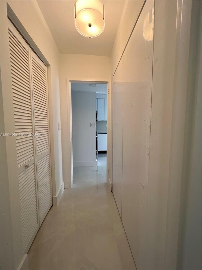 Building Photo - 2899 Collins Ave