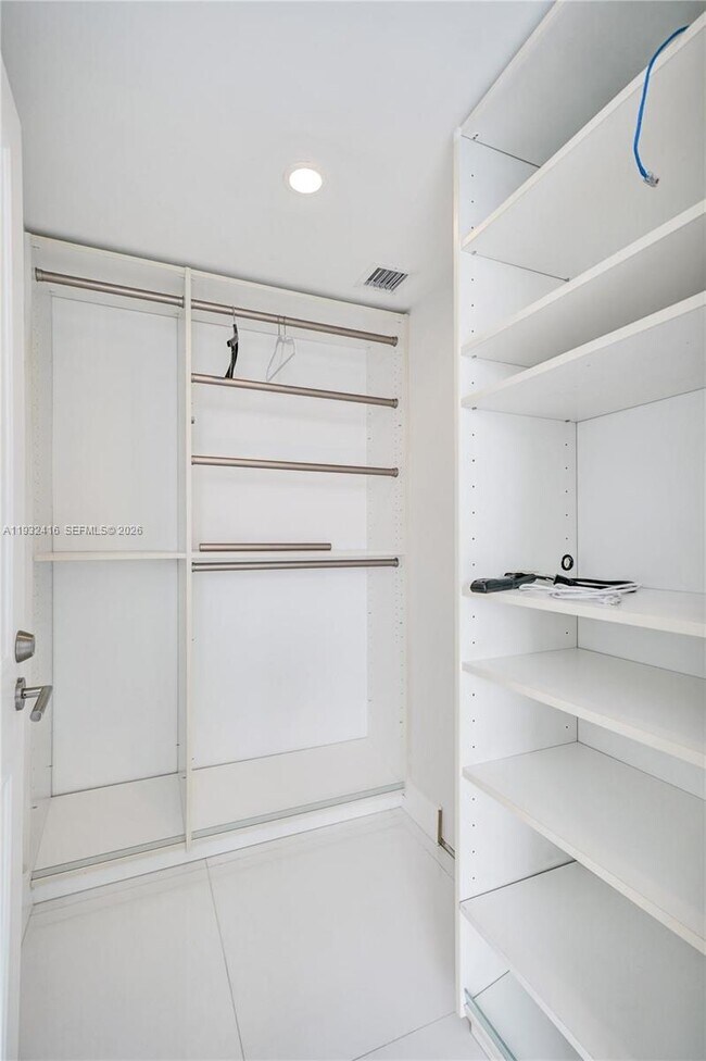 Building Photo - 495 Brickell Ave