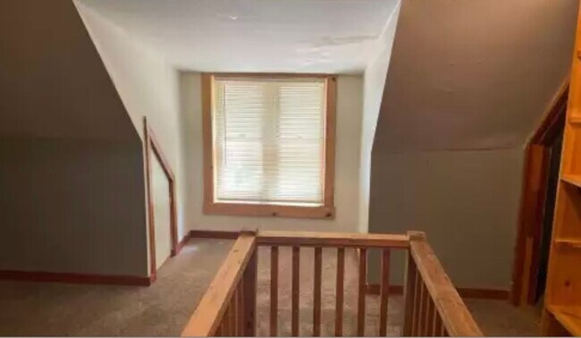 Building Photo - Off Street Parking on Park Ave-Available A...