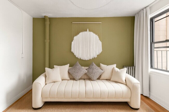 Building Photo - 156 W 15th St