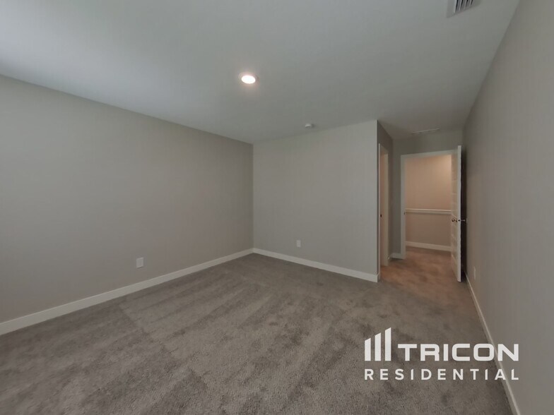 Building Photo - 1303 Eton Wy