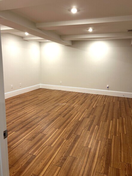 Building Photo - 2044 Beacon St