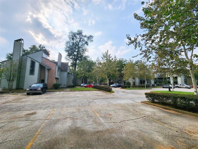 Building Photo - 17417 Red Oak Dr