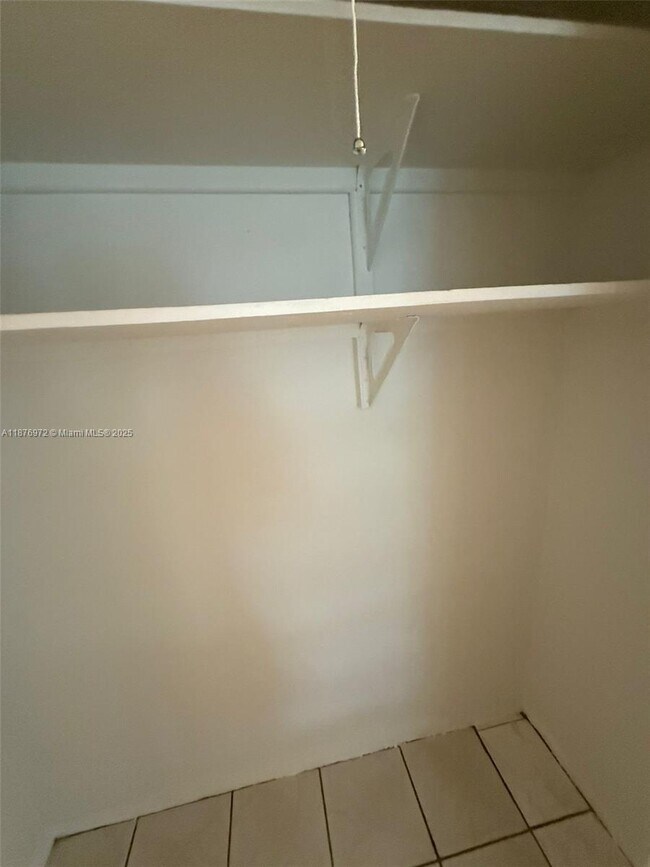 Building Photo - 1340 Peri St