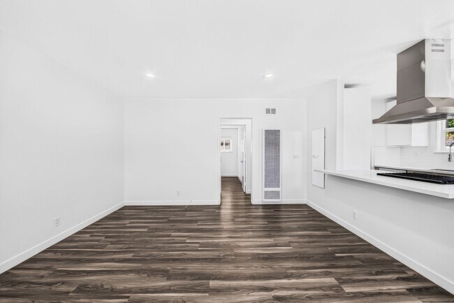 Interior Photo - 4308 E 4th Street