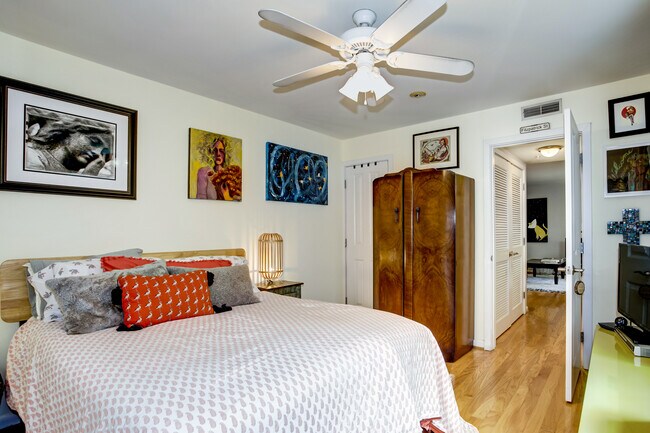 Building Photo - 1501 27th St SE