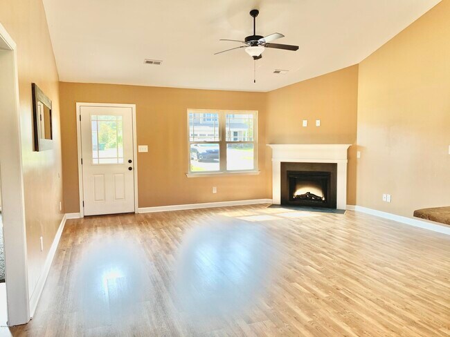 Building Photo - 421 McCall Dr