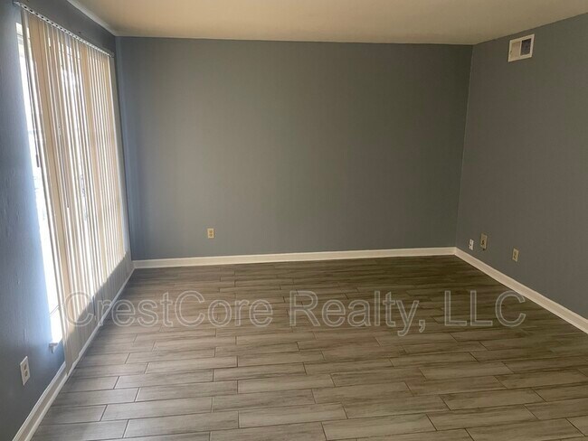 Building Photo - 21 Diana St