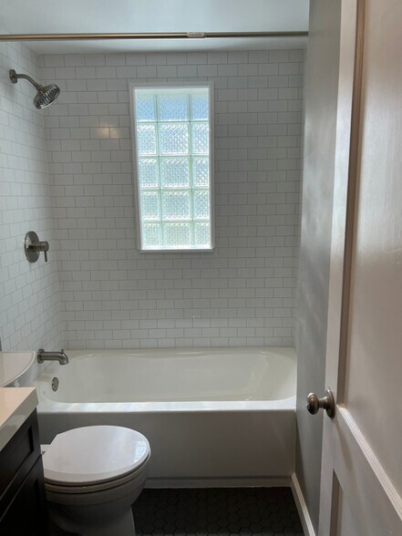 Building Photo - 5136 Fieldcrest Dr