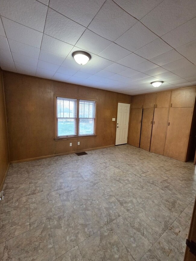 Building Photo - 720 W Dayton Ave